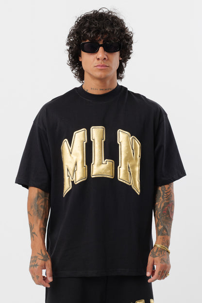 Weißes T-Shirt mit schwarzem Logo