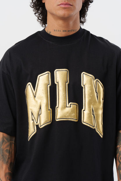 Weißes T-Shirt mit schwarzem Logo
