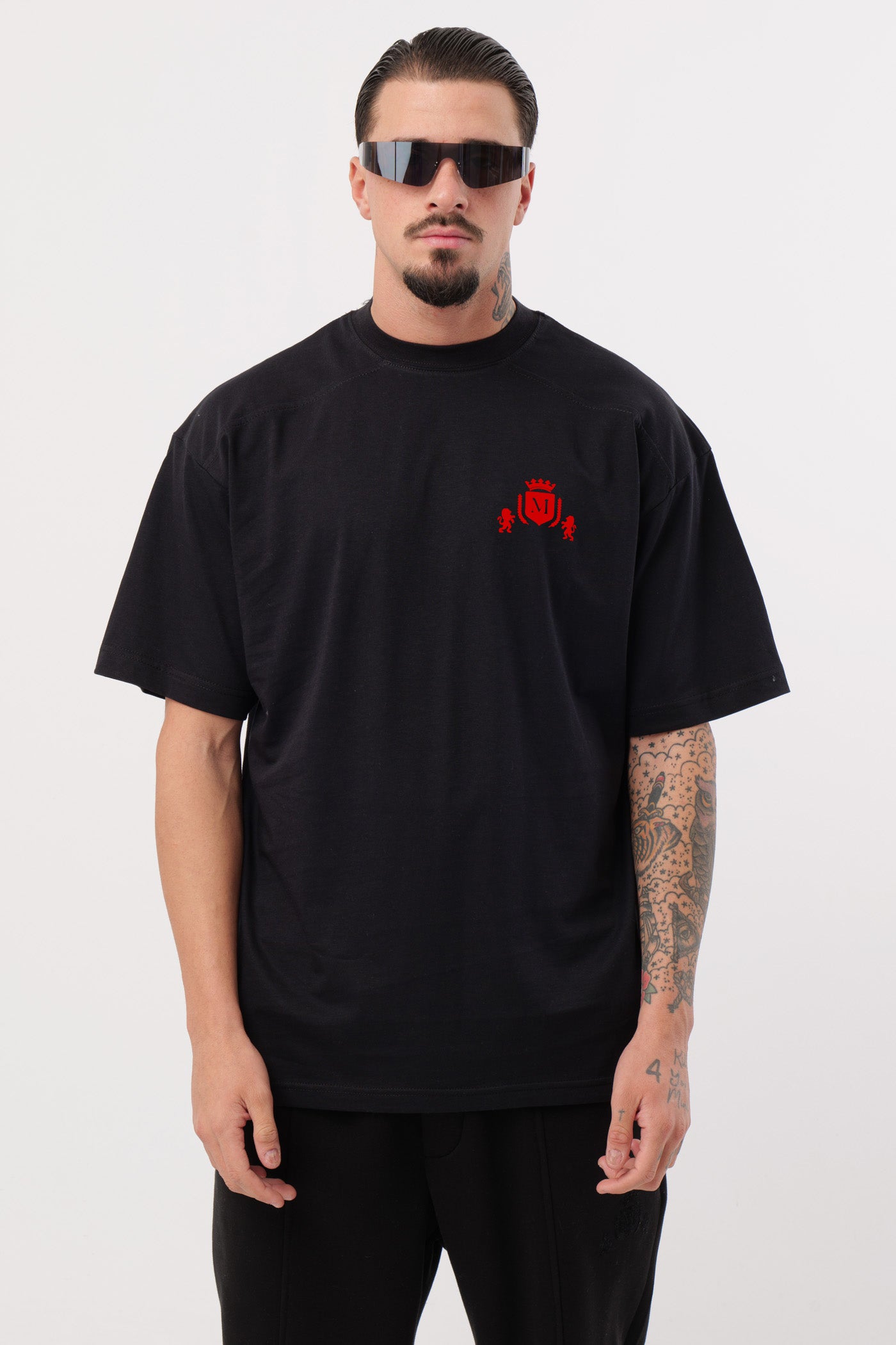 Schwarz-rotes Logo-T-Shirt