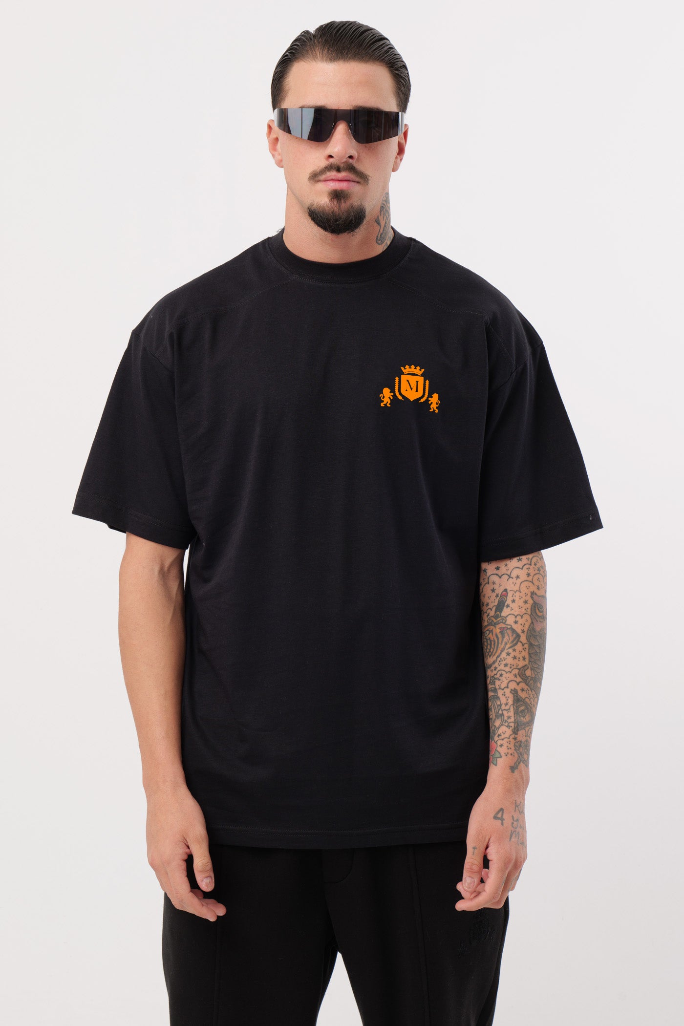 T-Shirt mit fluoreszierendem Logo in Schwarz und Orange